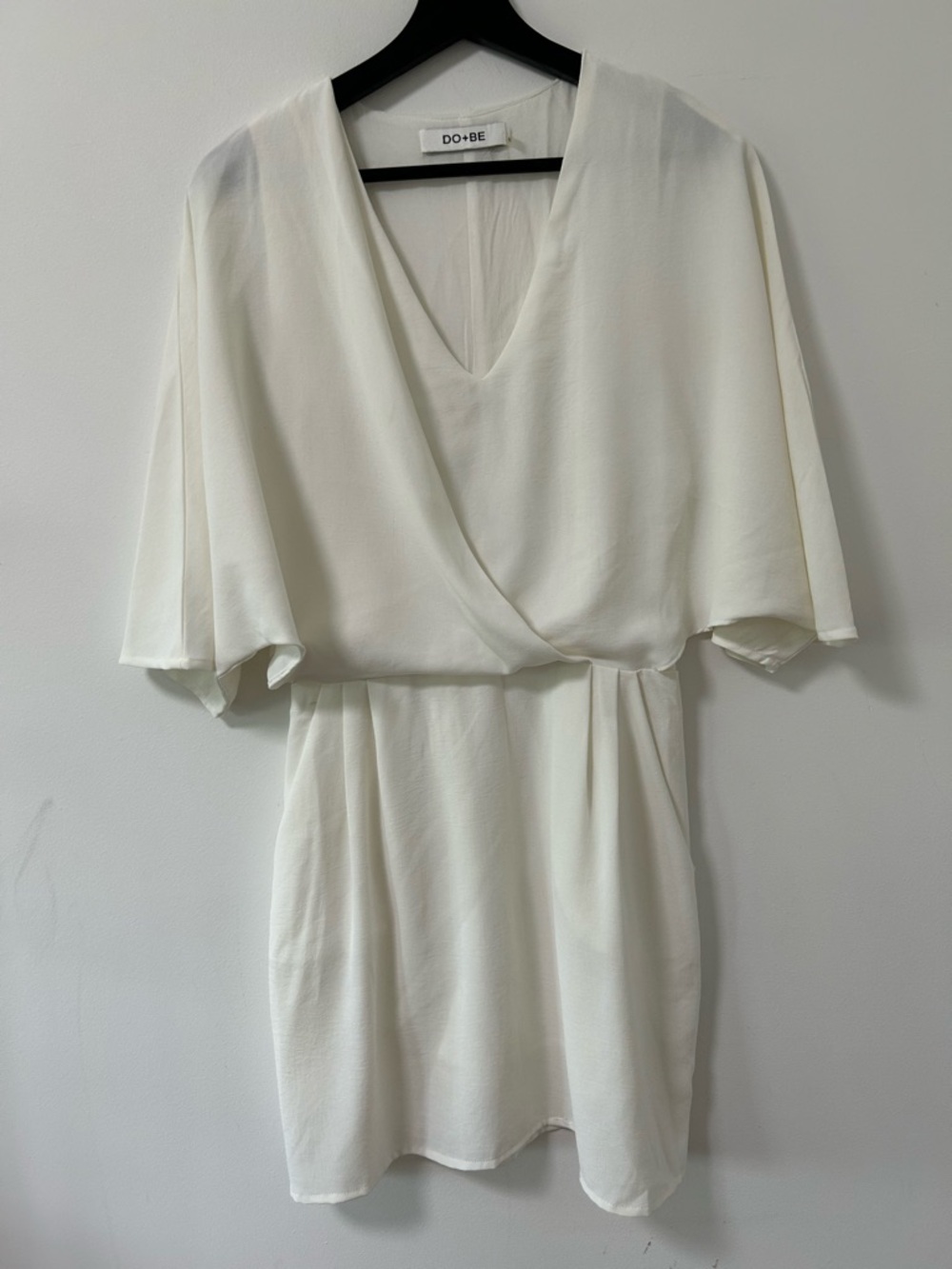 DO+BE White V-Neck Surplice Short Dress small‎